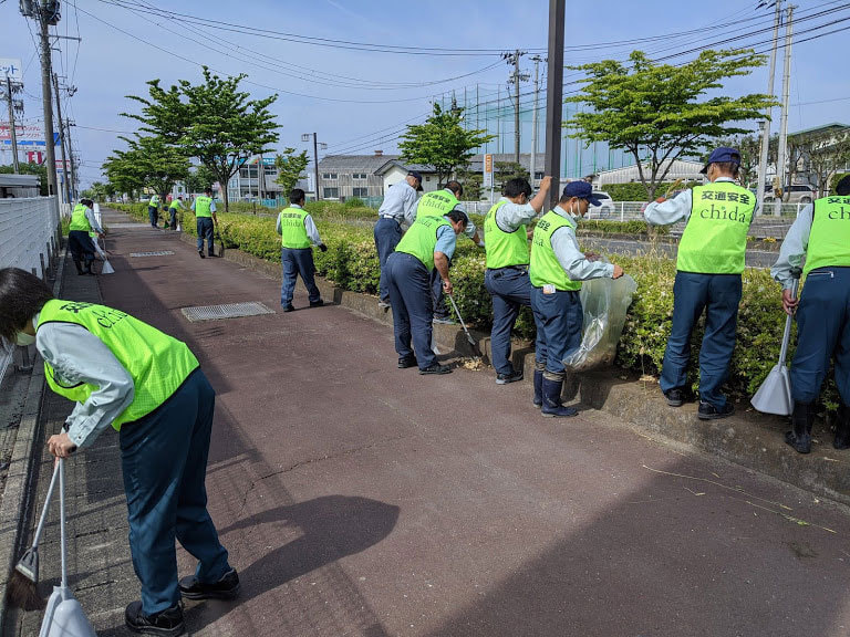 道路の清掃作業